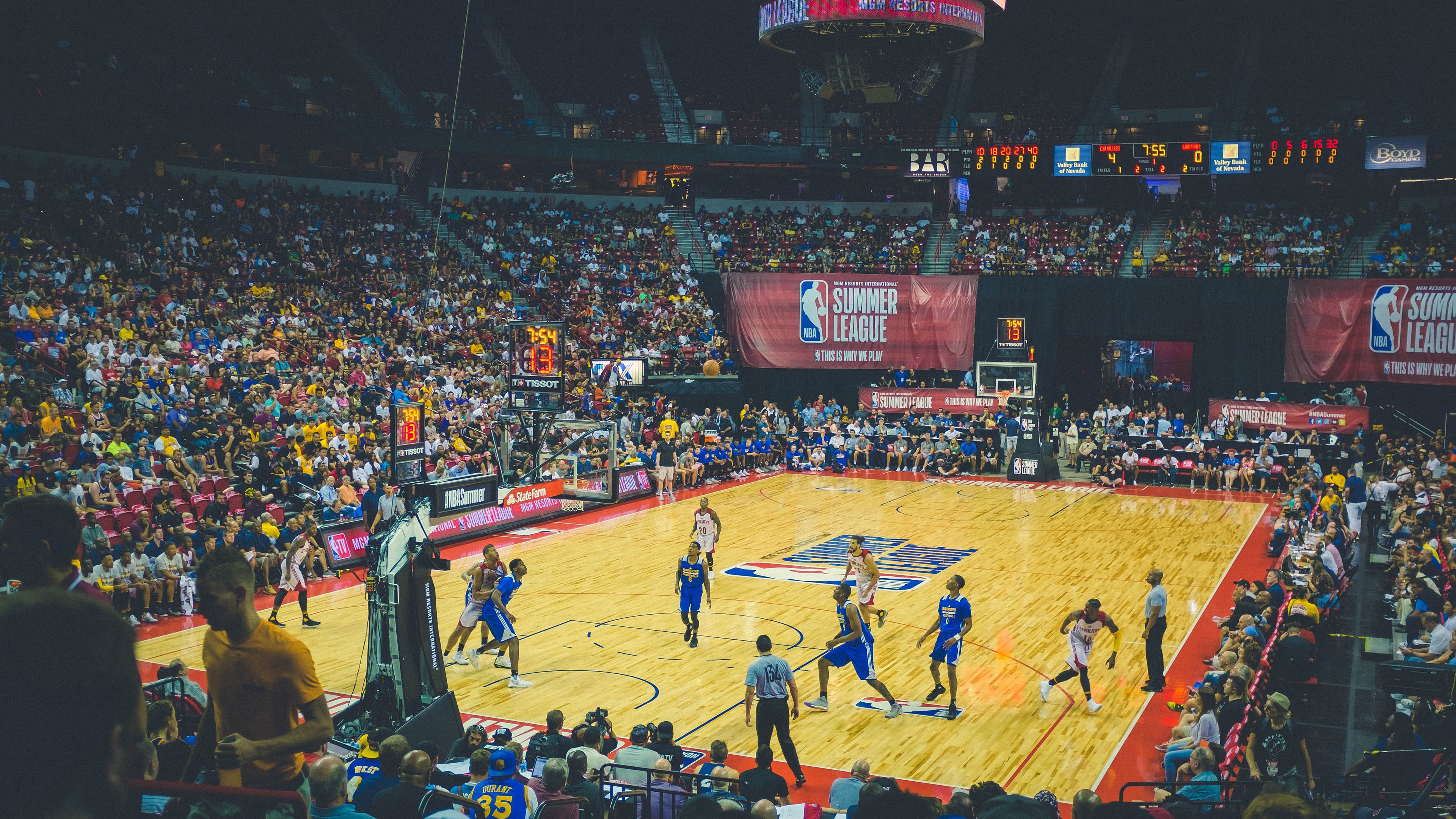 开云体育官网登入-年度行业深度报告：数据解码电竞市场新风向，电竞行业数据统计