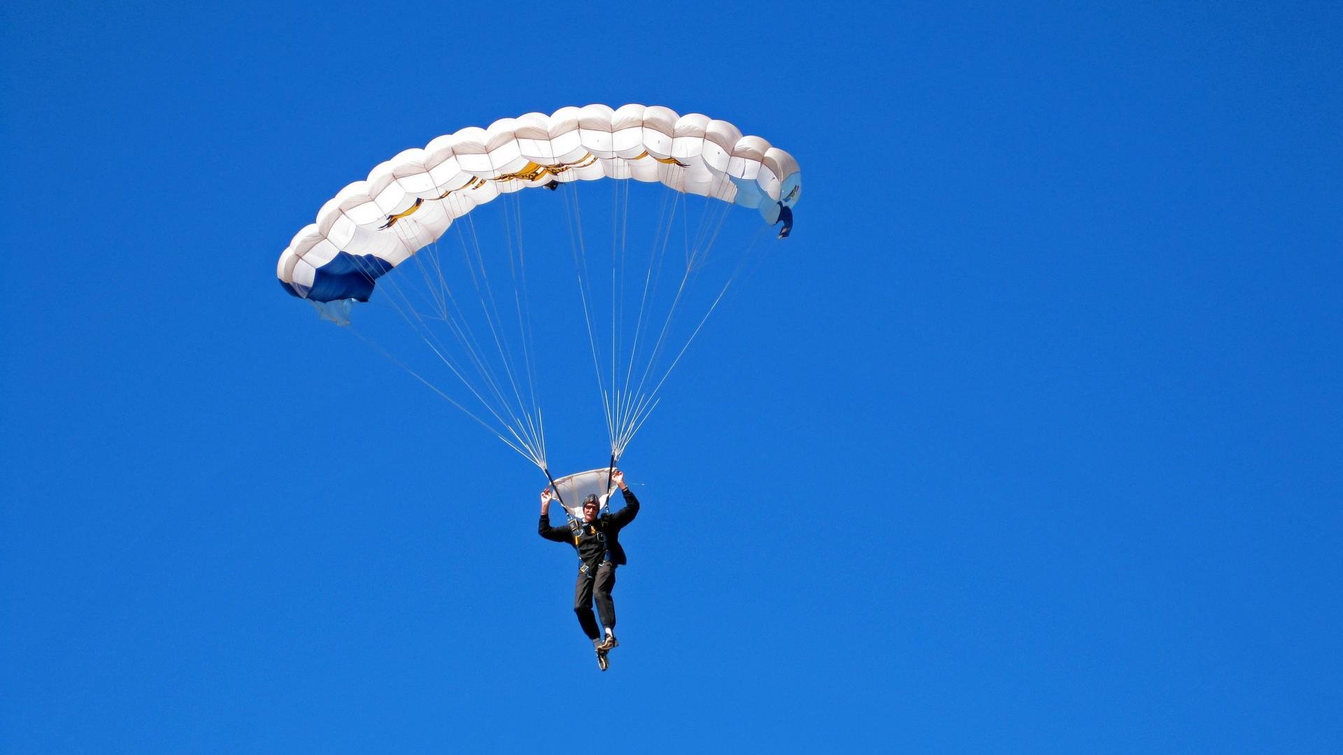 德甲：拜仁4-0大胜奥格斯堡，莱万完成帽子戏法，德甲拜仁vs奥格斯堡